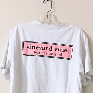 vineyard vines rectangle logo tee